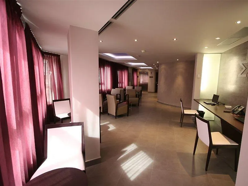 Hotel Madanis Liceo L'Hospitalet de Llobregat 3*,